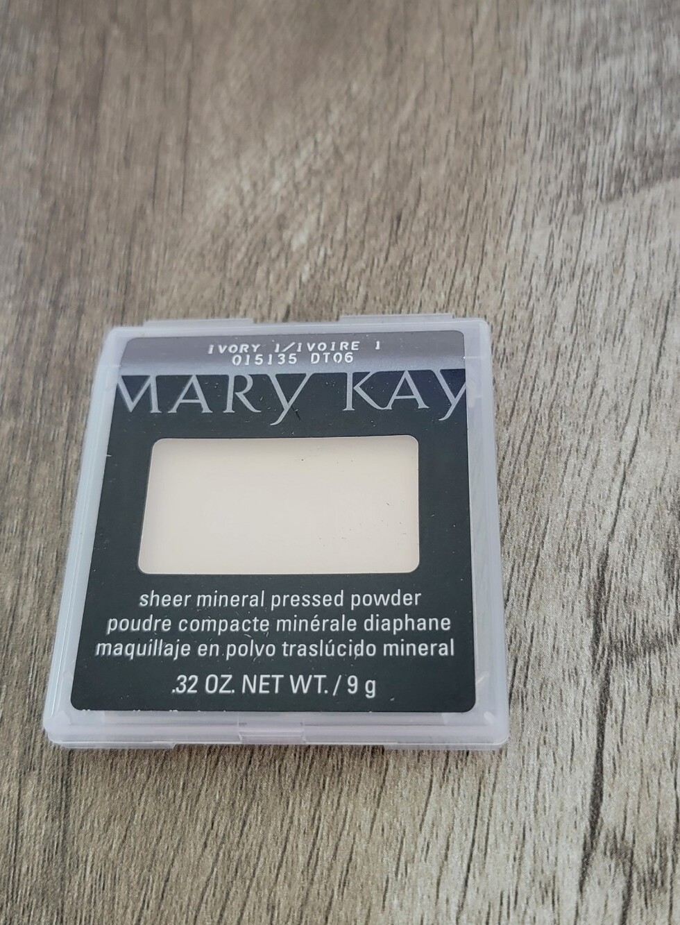 Mary Kay Sheer Mineral Pressed Powder - Ivory Shade